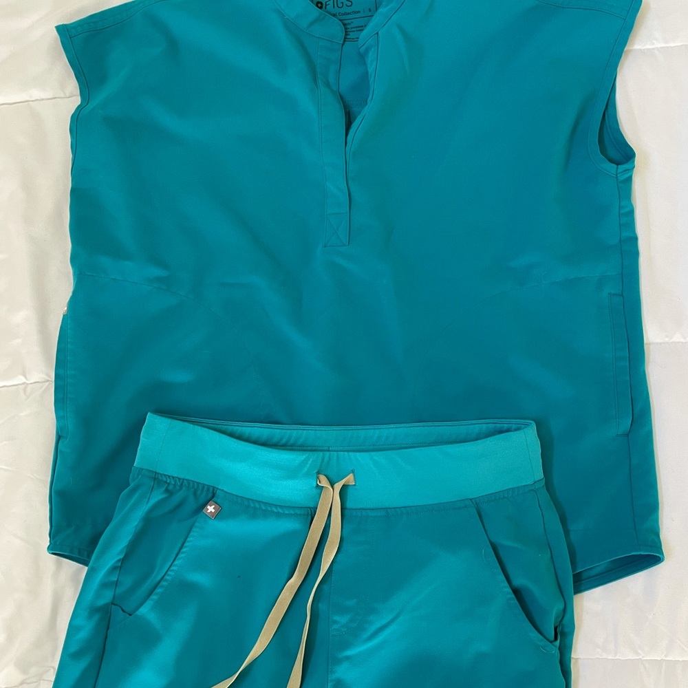 Figs Caribbean Blue size small petite
